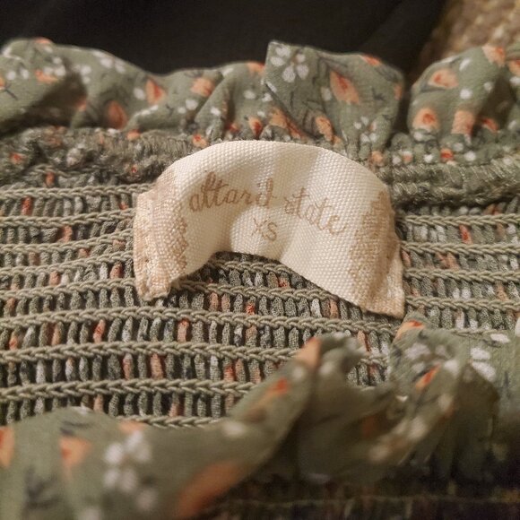 Sage Floral Long Sleeve Crop Blouse Size XS NWT - Picture 4 of 4